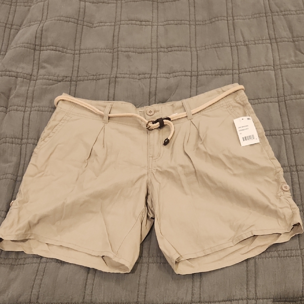 BeBop Juniors Beige Cargo Shorts Size 11, New With Tags!